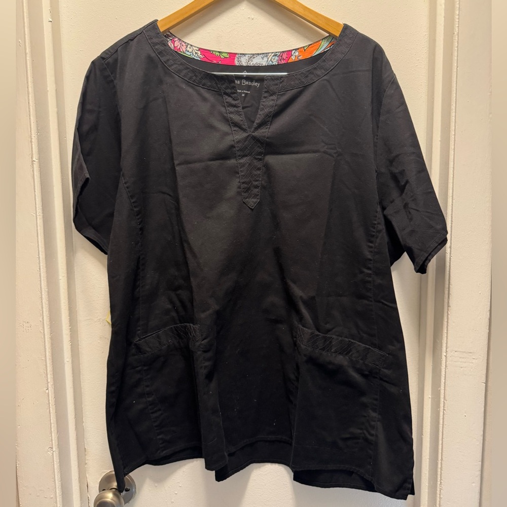 Vera Bradley Black scrub top size 2X.
